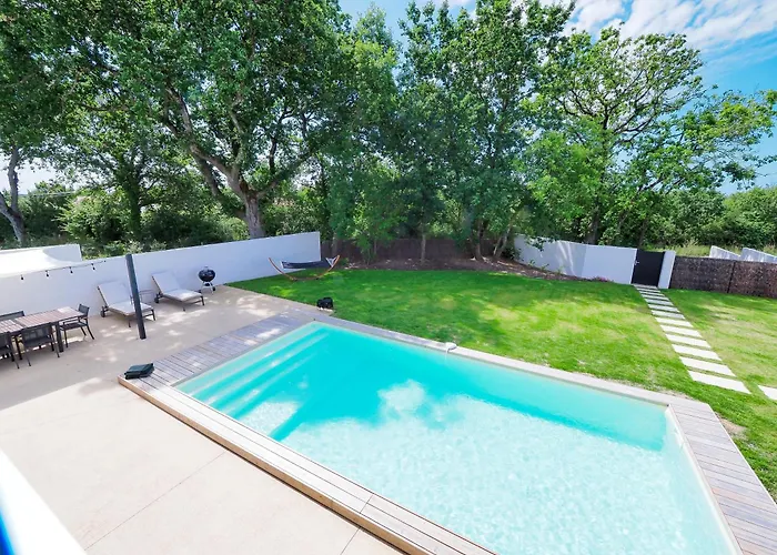 Vila Beautiful Close To The Seaside